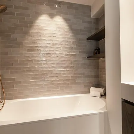 Huswell - Delux Renovated In The Heart Of