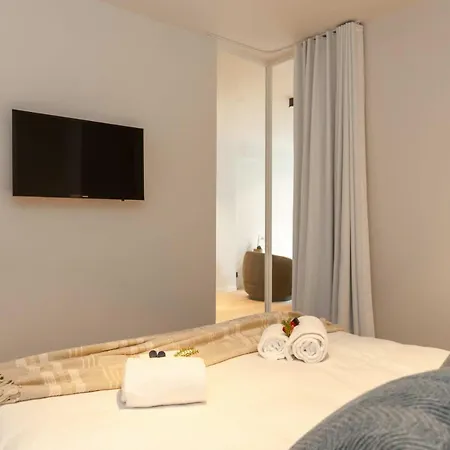 Huswell - Delux Renovated In The Heart Of アパート クノック・ヘイスト