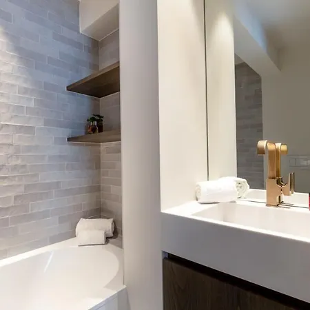 Huswell - Delux Renovated In The Heart Of *