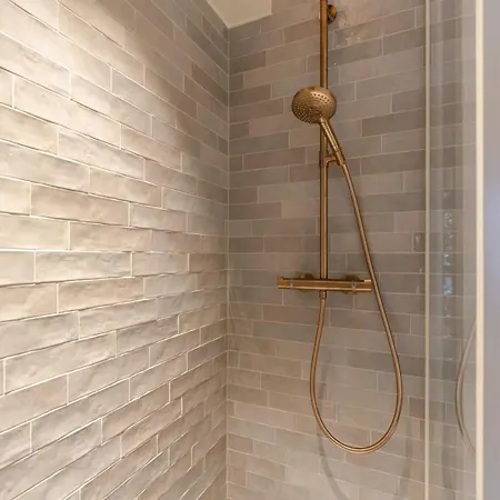 Huswell - Delux Renovated In The Heart Of Apartment *